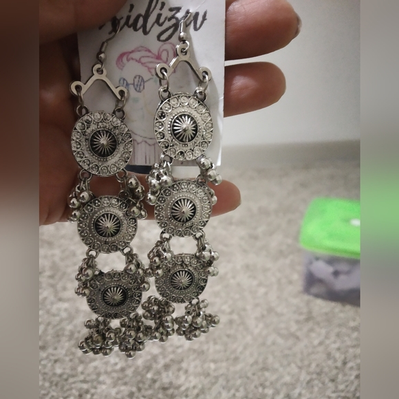 Jewelry - Picture 4 of 5